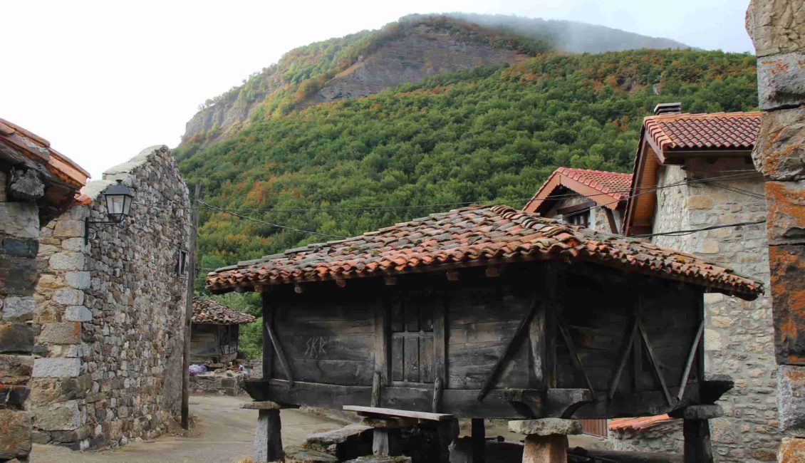 Horreos de Santa Marina de Valdeon