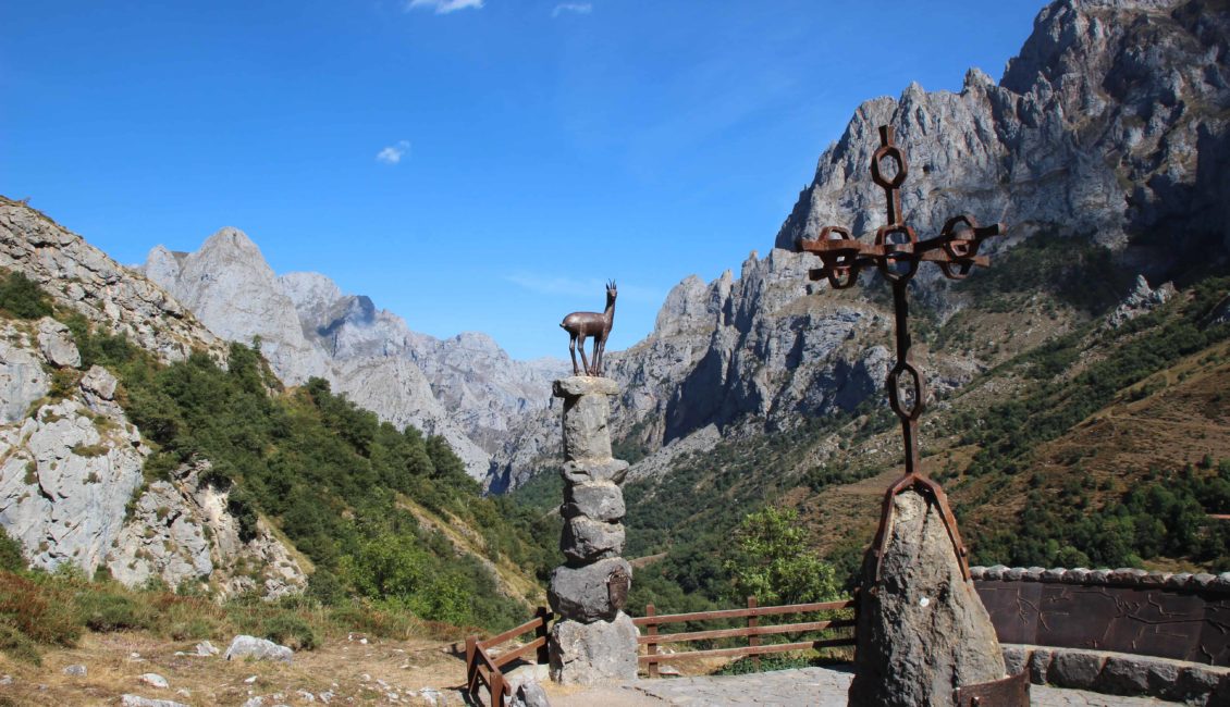 El mirador con la montaña