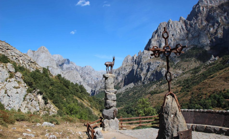 El mirador con la montaña