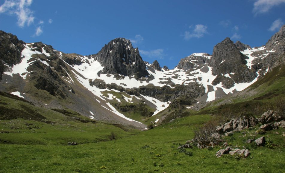 Montañas nevadas