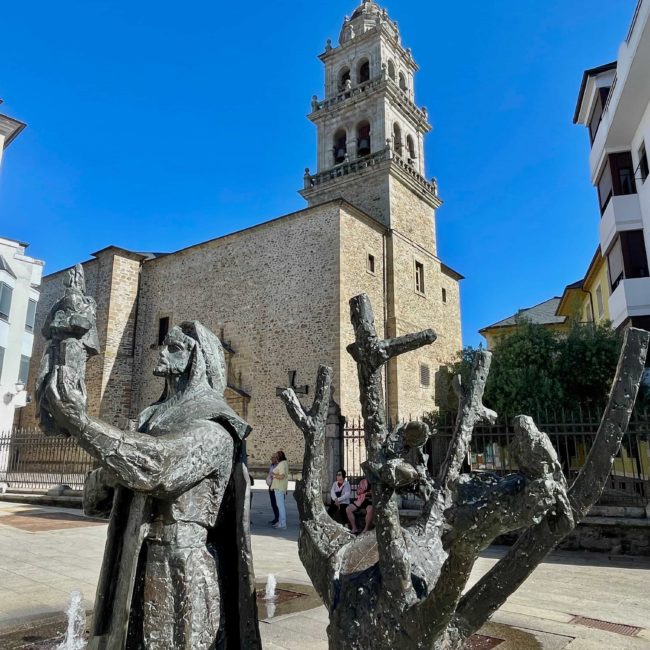 Esculturas en la plaza