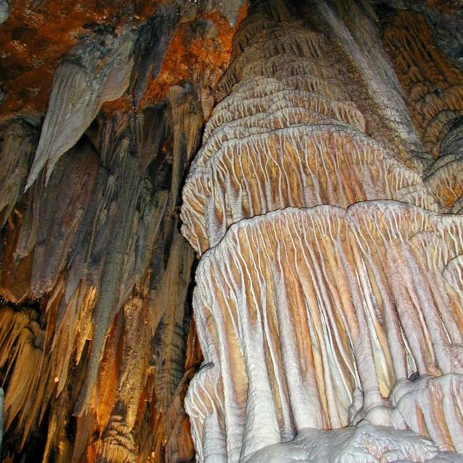 Estructuras en la cueva