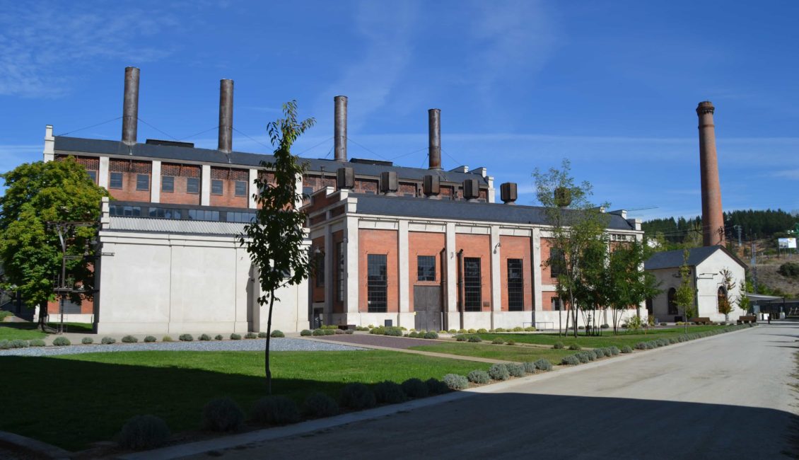 Exterior y jardines del edificio