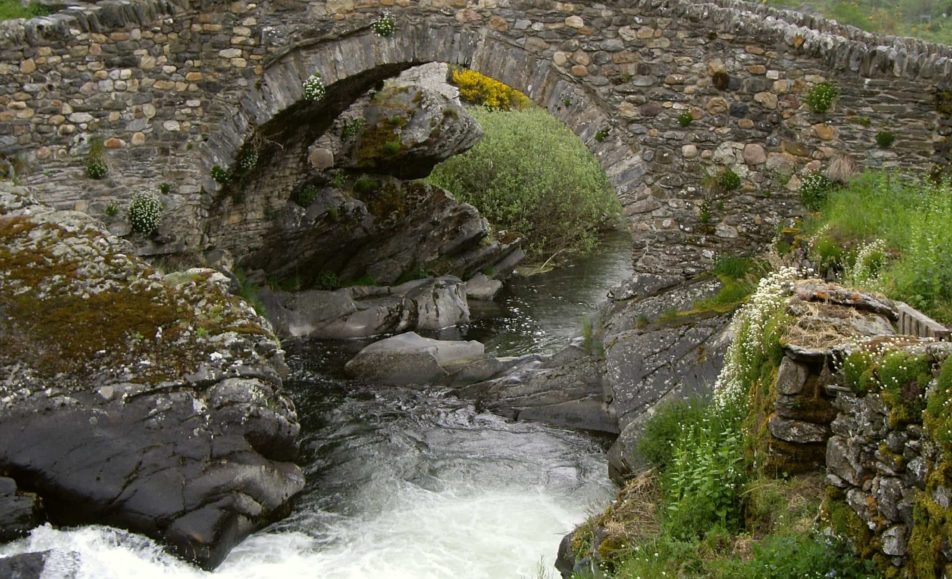 Pequeño puente de 1 arco