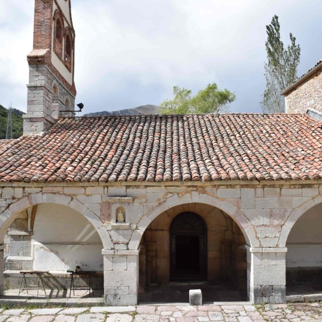 Entrada al santuario