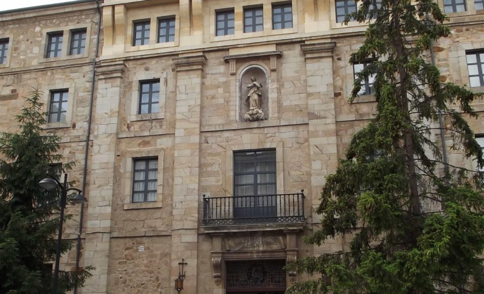 Vista frontal del edificio