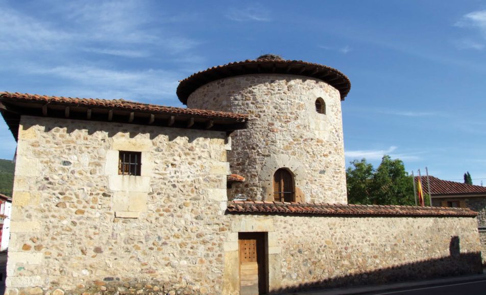 Pequeño torreón de piedra