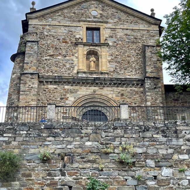 Fachada de la iglesia