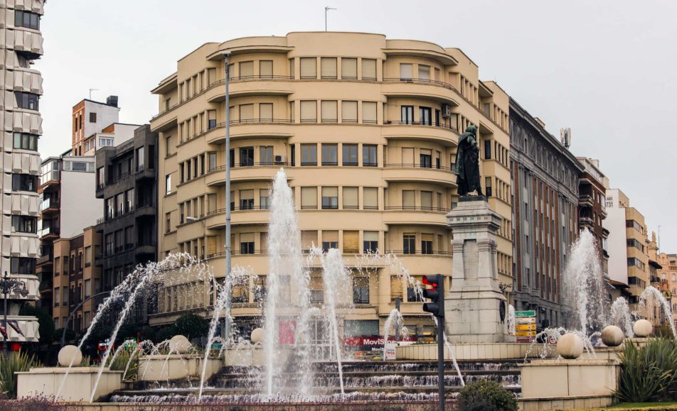 Plaza de Guzman el Bueno