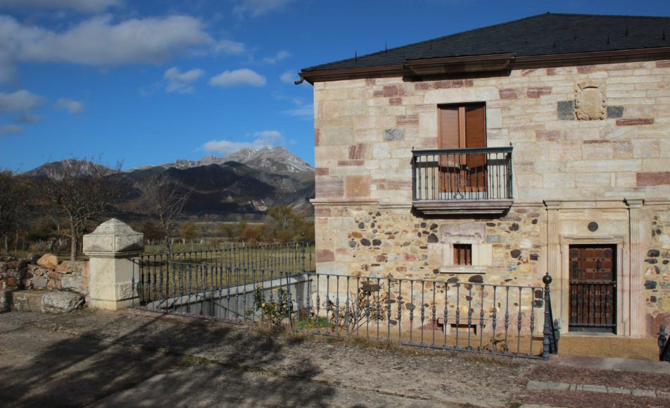 Fachada del edificio de piedra