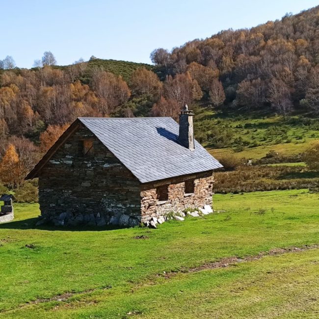 Una casa en las montañas