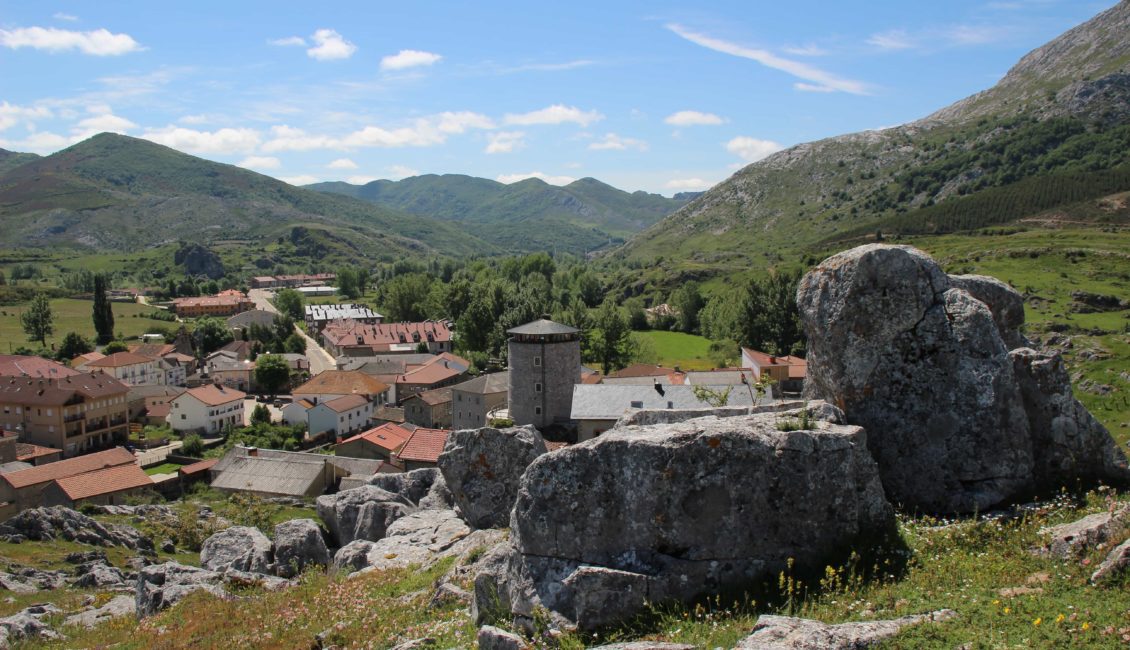 Vista lejana del pueblo