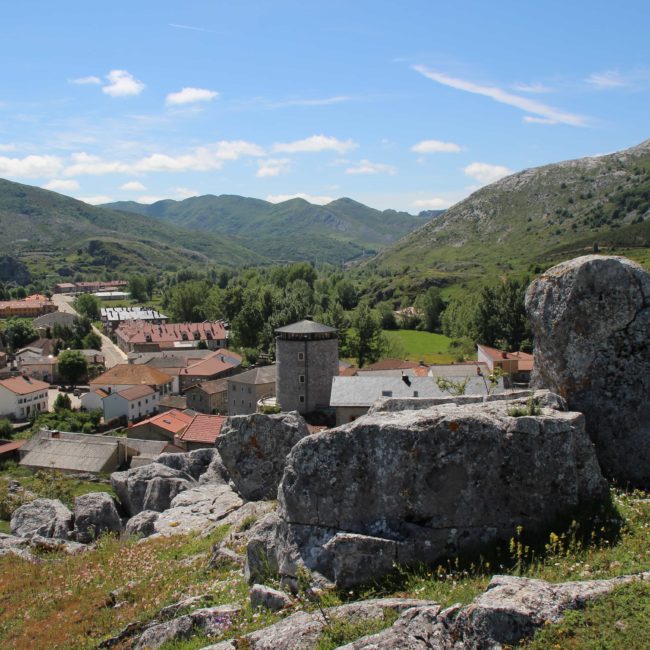 Vista lejana del pueblo