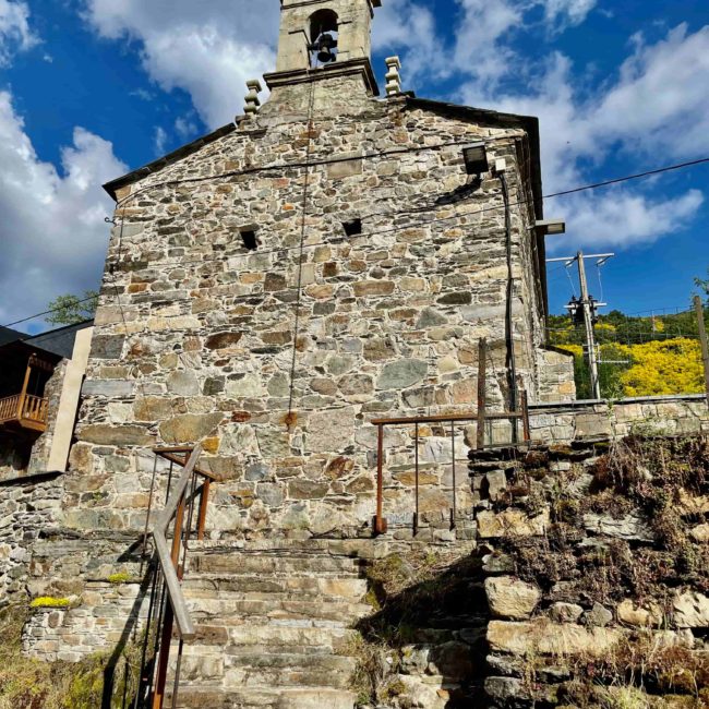 Fachada de la iglesia