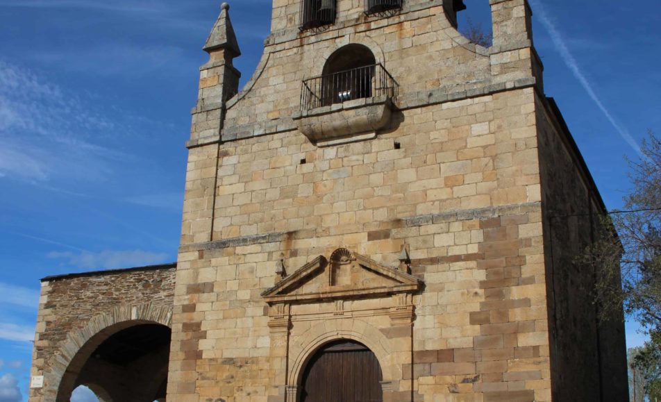 Fachada de la iglesia