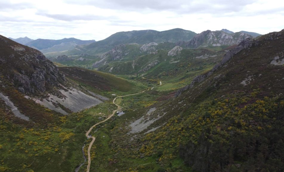 Un valle entre las montañas