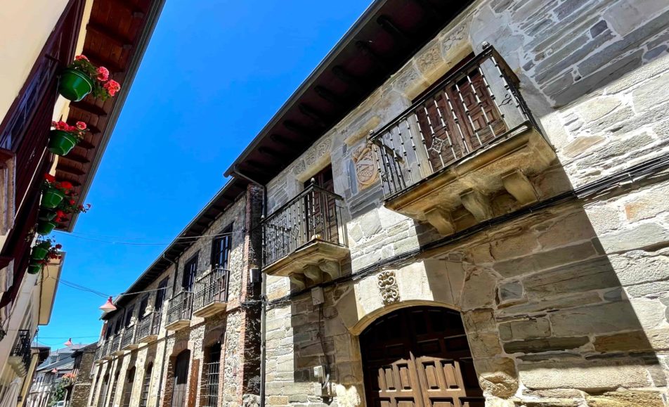 Calle de Santa María de Cacabelos