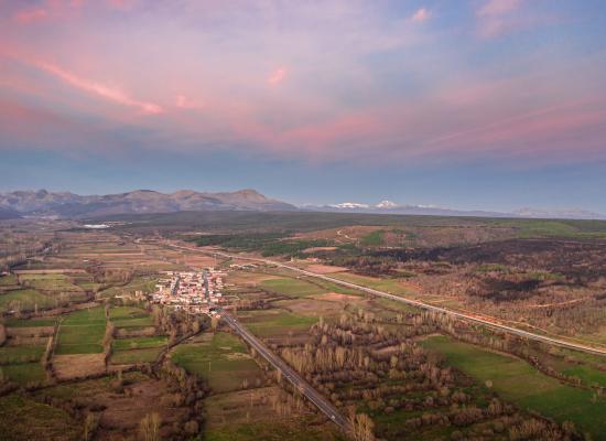 Valle con un pueblo