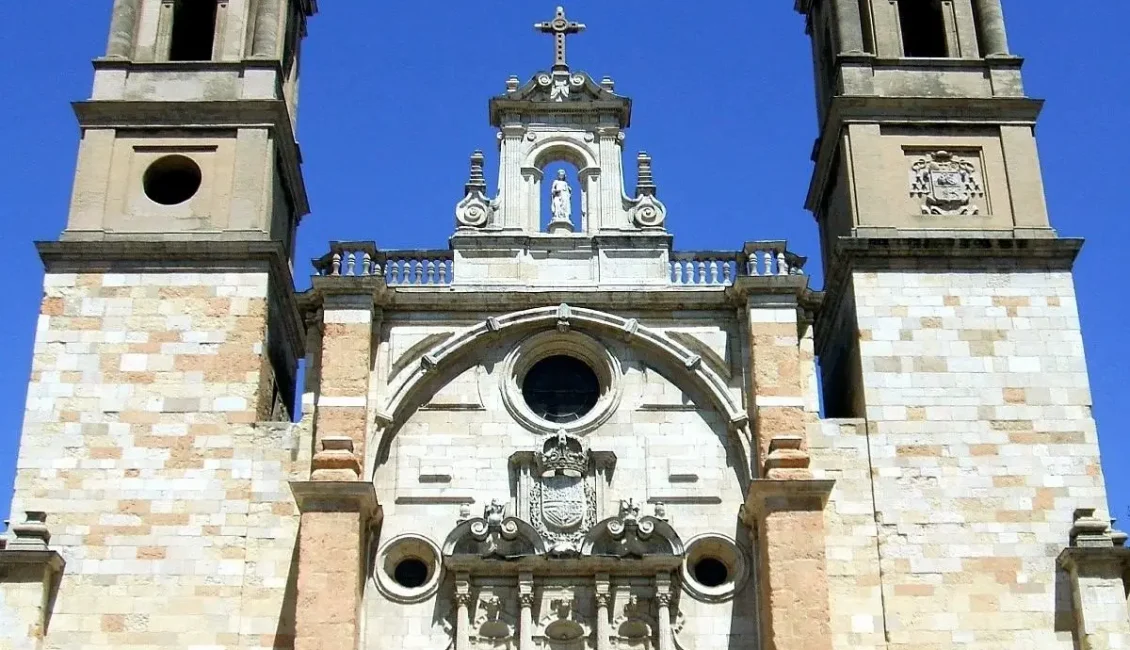 Fachada Iglesia de San Juan y San Pedro de Renueva